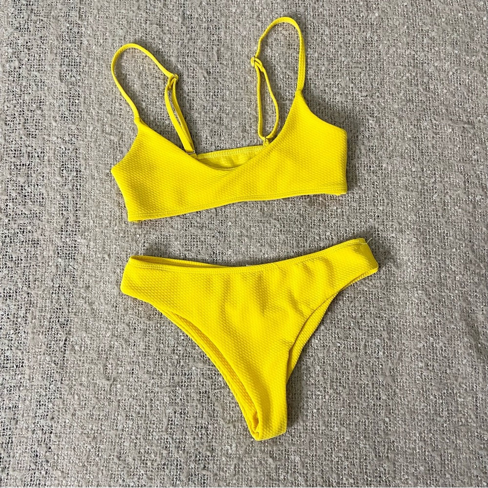 🆕 NWOT Bright Yellow Textured Cheeky Bikini Swim Suit